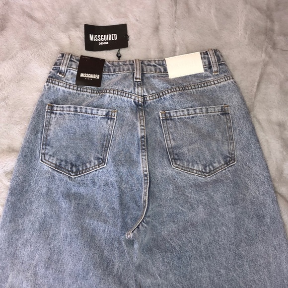 NEW MISSGUIDED Riot High Rise Mom Jeans - Picture 3 of 6